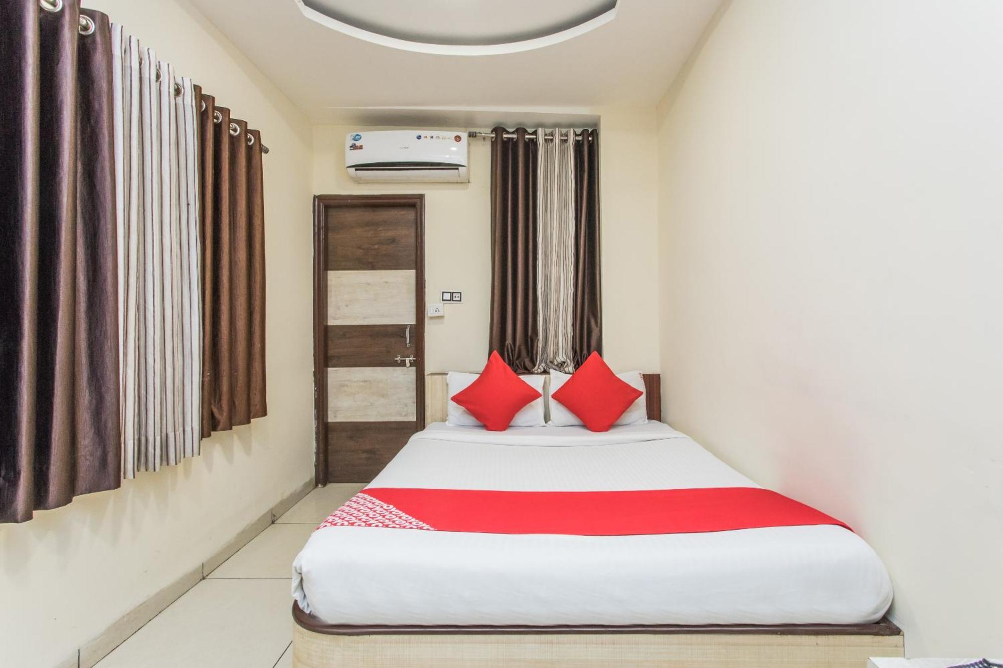 Hotel Mehar Residency Indore Buitenkant foto