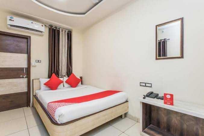 Hotel Mehar Residency Indore Buitenkant foto